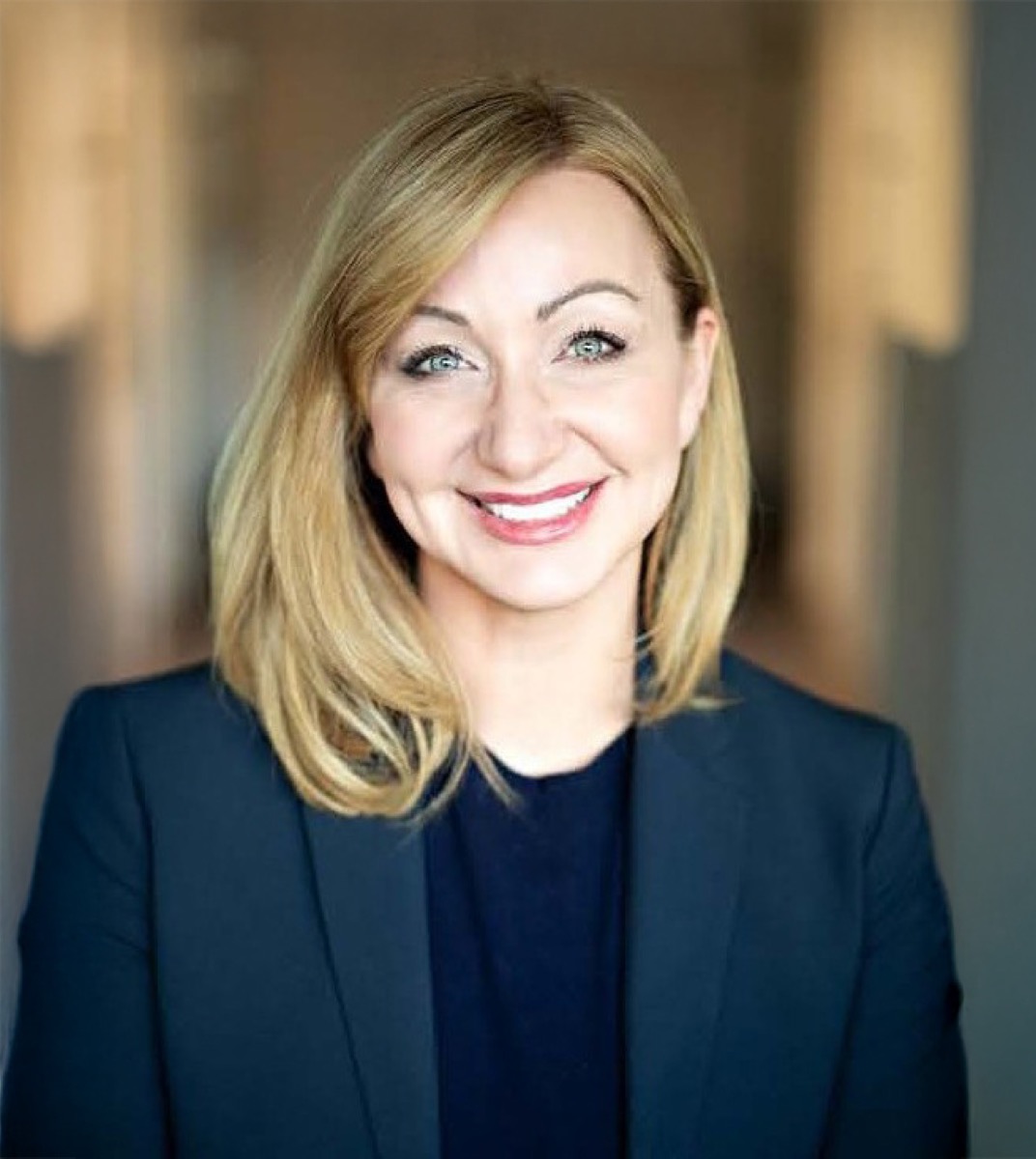 Liz Lewis headshot, UMB Bank